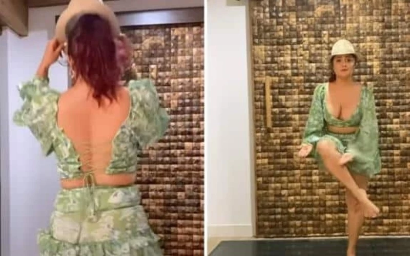 Watch rashmi desai koi shehri babi dance video from maldive vacation viral