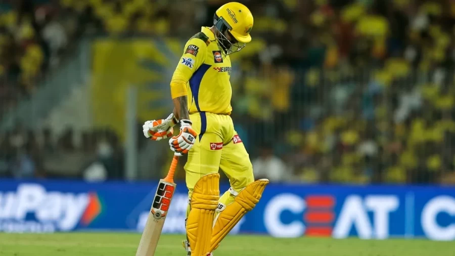 What is the obstructing the field rule? Know from this rule how players are out