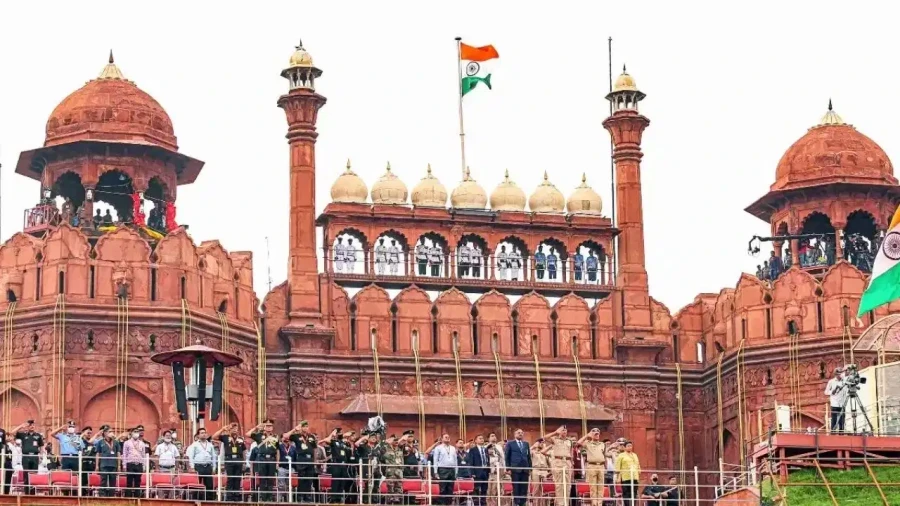 दिल्ली लाल किला एक महीने के लिए बंद स्वतंत्रता दिवस की तैयारियां शुरू