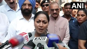 CM Rekha Gupta Visits Satya Niketan Collapse Site, Orders Strict Action