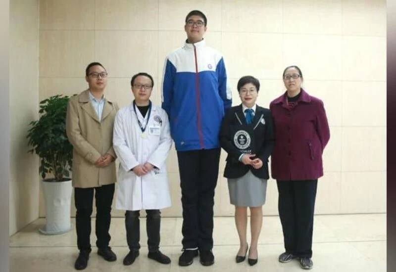 14-year-old Chinese boy becomes world's tallest male teenager at 7 ft 3 in