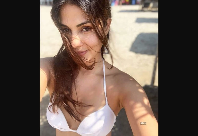 रिया चक्रवर्ती ने 6 महीने बाद इंस्टाग्राम पर किया ऐसा पोस्ट, फिर हुआ कुछ ऐसा, देखें...