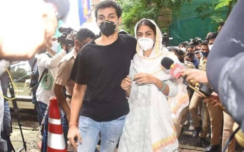 रिया का NCB के सामने दावा- सुशांत के साथ बहन और जीजा लेते थे ड्रग्स!