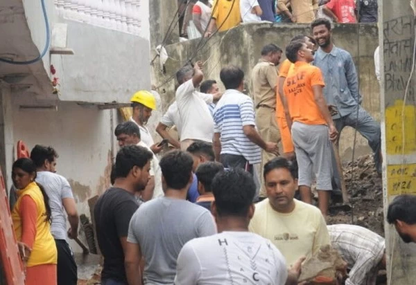 बारिश के चलते अजमेर में गिरा मकान, एक बच्चे समेत दो की मौत; एक महिला को सुरक्षित बाहर निकाला
