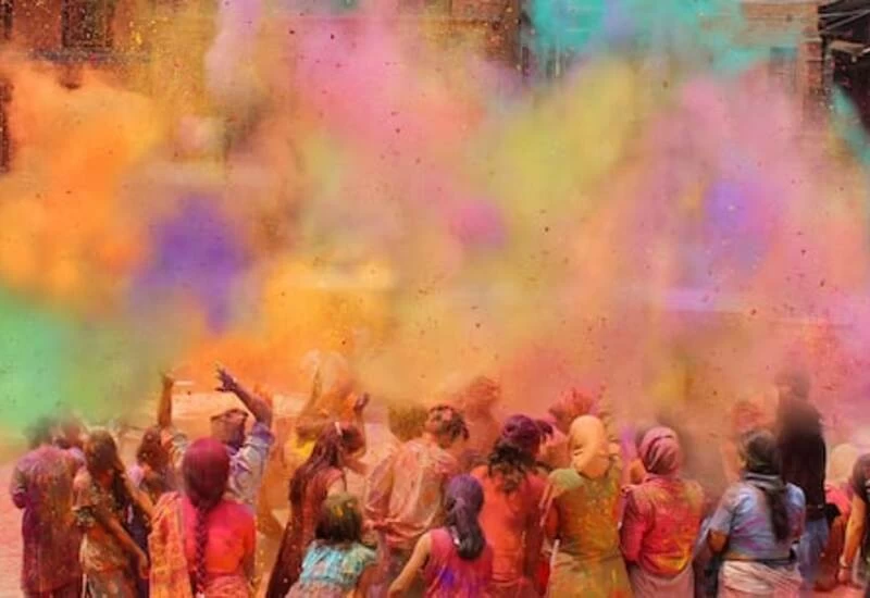 आज होली का त्योहार, राधा-कृष्ण के प्रेम का प्रतीक है रंगों का ये त्योहार