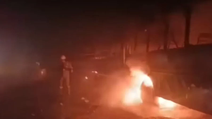 Yamuna Expressway Horror: 4 Dead, Over 100 Injured as 7 Buses, 3 Cars Collide and Catch Fire in Mathura