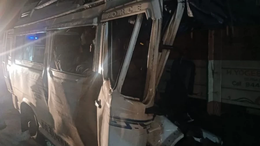 पुणे-बैंगलोर नेशनल हाइवे पर भीषण रोड एक्सीडेंट, 13 लोगों की मौत