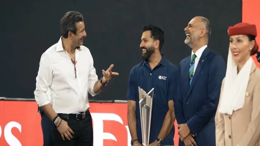 Rohit Sharma Hugs Wasim Akram, Sparks Controversy During India-Pakistan Match.