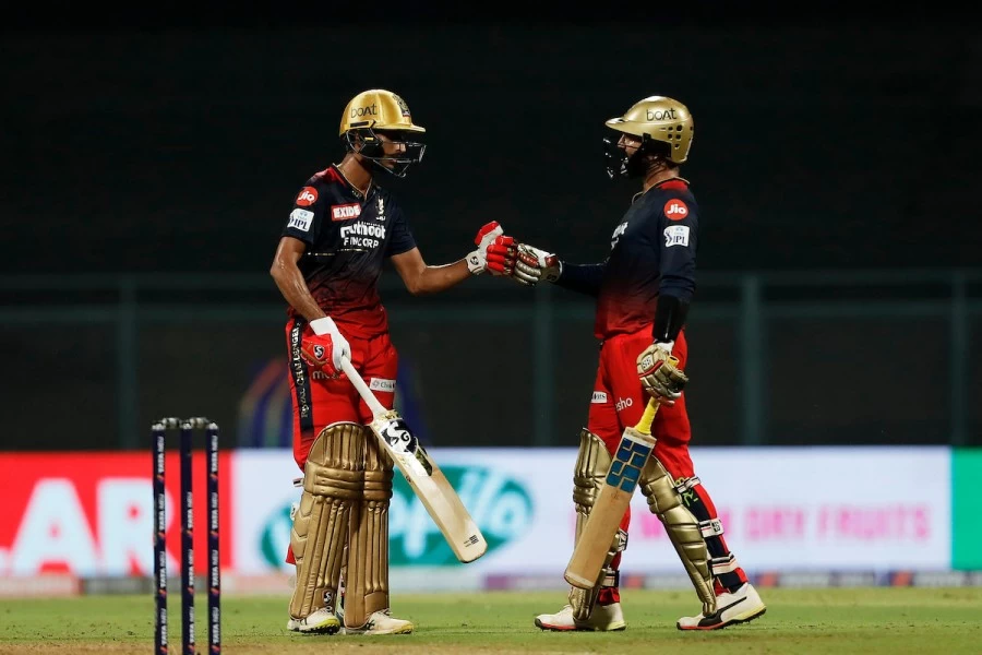 RR vs RCB Live Score: RCB close in on win after Karthik, Shahbaz counter punch