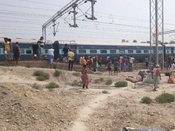13 coaches of Chapra-Surat express derails in Bihar, 4 injured