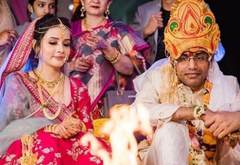 एक्ट्रेस सुलग्ना पाणिग्रही ने फेमस स्टैंडअप कॉमेडियन बिस्वा कल्याण रथ के साथ की शादी