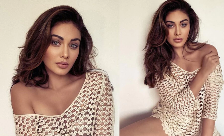 Shefali Jariwala poses in a netted top, Photos VIRAL