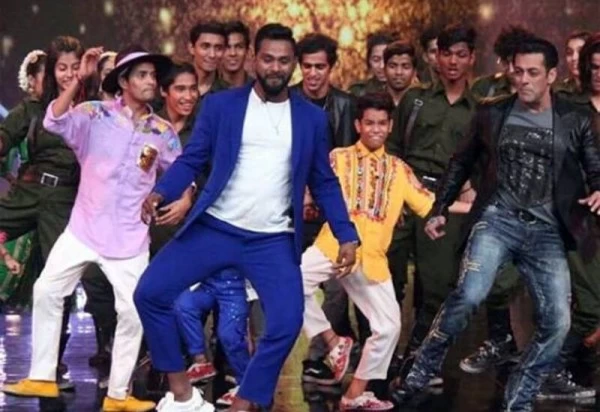 दबंग 3 के प्रमोशन में डांस शो में पहुंचे सलमान, जमकर किया डांस, देखे वीडियो