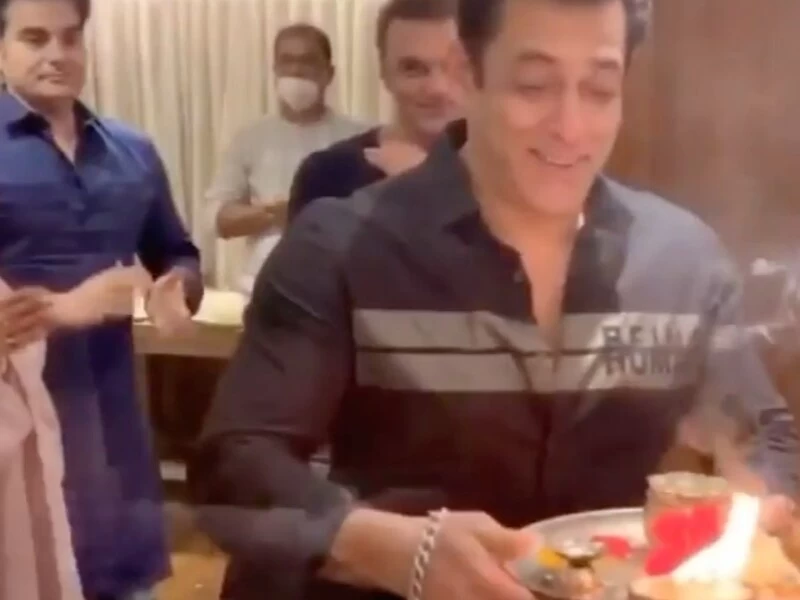 सलमान खान ने आरती कर किया गणपति बप्पा का स्वागत, वायरल हुआ Video