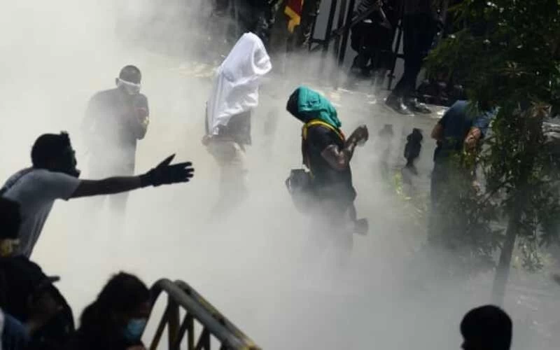 Man dies outside pm office in srilanka crisis protest against action president wickremsinghe