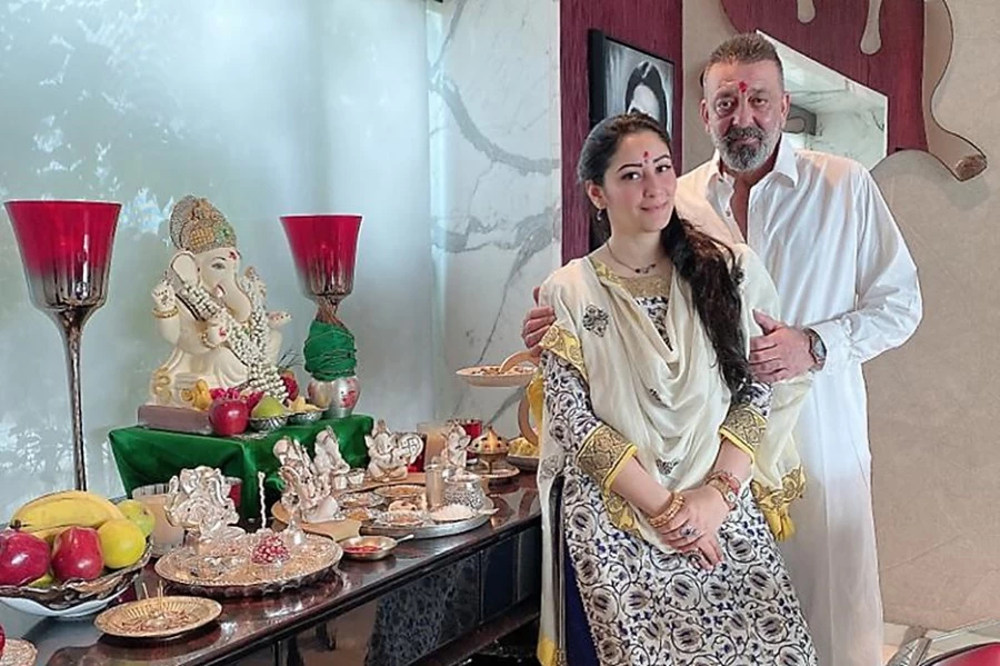 घर लौटे संजय दत्त, दी गणेश चतुर्थी की शुभकामनाएं