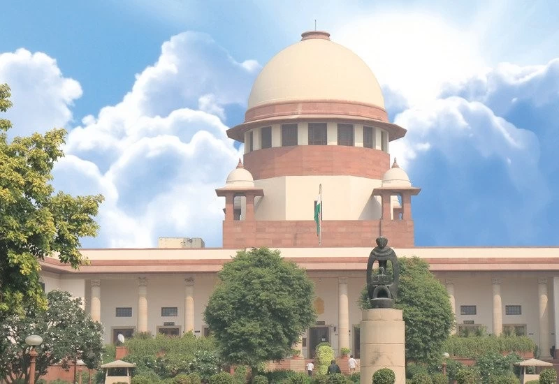 सुप्रीम कोर्ट ने दिया चिन्मयानंद पर आरोप लगाने वाली छात्रा को पेश करने का निर्देश