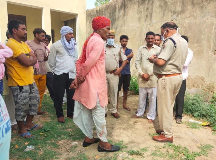 चार बदमाशों ने जिम में कसरत कर रहे युवक को पांच गोली मारी, सीसीटीवी में कार से भागते नजर आए