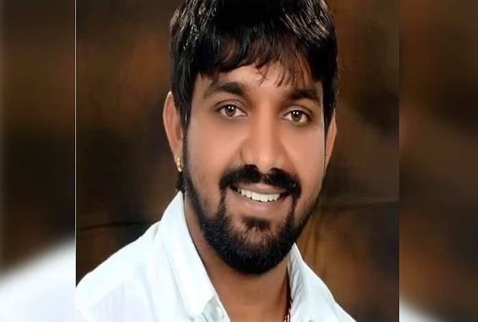 चार बदमाशों ने जिम में कसरत कर रहे युवक को पांच गोली मारी, सीसीटीवी में कार से भागते नजर आए