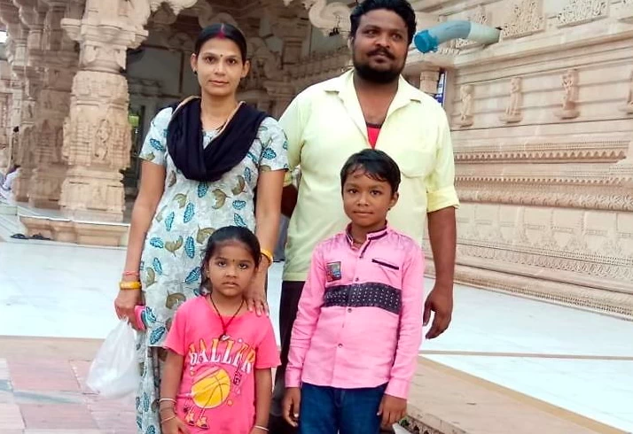 कमरे में सो रहे परिवार पर छत गिरी, पति-पत्नी और दो बच्चों की मौत