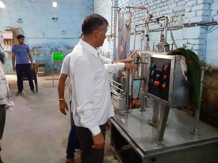 जींद में नकली कोल्ड ड्रिंक बनाने की फैक्ट्री पकड़ी गई, 5 हजार से ज्यादा बोतलें बरामद