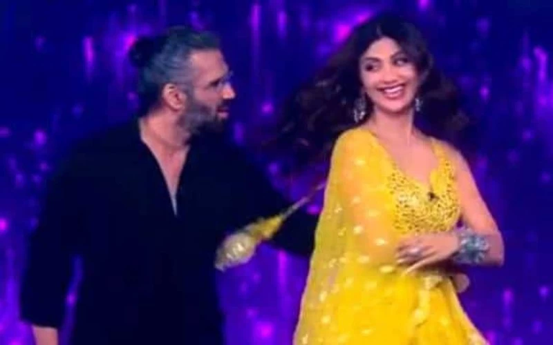 Suniel Shetty and Shilpa Shetty dance together in Super Dancer Chapter 4 viral video