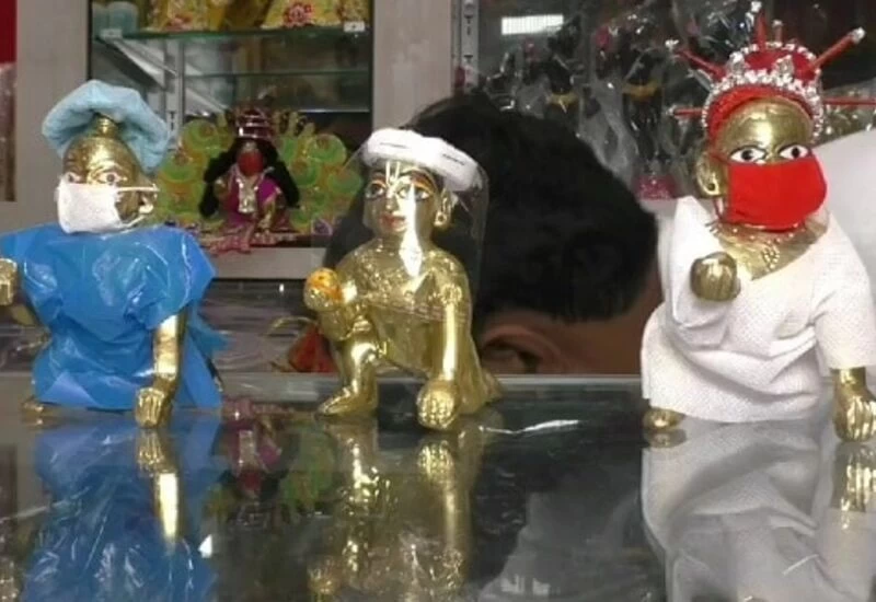 मास्क और पीपीई किट पहने कान्हा, यहां कुछ ऐसी होगी जन्माष्टमी
