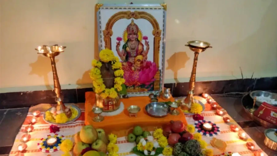 शुक्रवार व्रत उद्यापन: वैभव लक्ष्मी व्रत की सही विधि जानें, वरना अधूरा रहेगा फल