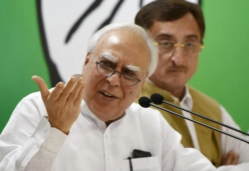 'हाउडी मोदी' किसी गांव में होता तो तो लोग अपनी समस्या उन्हें बता सकते: कपिल सिब्बल