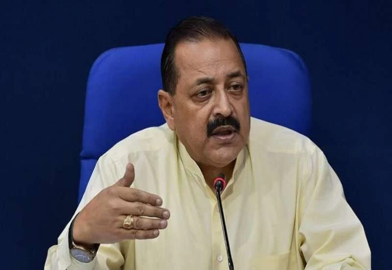 कश्मीरी नेताओं को वीआईपी बंगलों में रखा गया है, हॉलीवुड सिनेमा की सीडी दे रहे हैं: जितेन्द्र सिंह