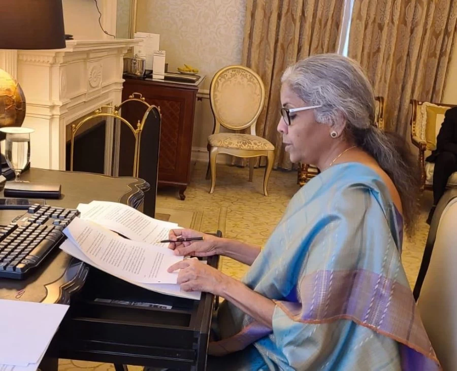 ईंधन की बढ़ती कीमतें भारत की उबरती अर्थव्यवस्था के लिए 'चुनौती' है: सीतारमण