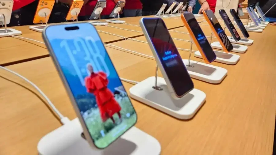 Government May Slash GST on Budget Smartphones to 5 Percent, Report Suggests