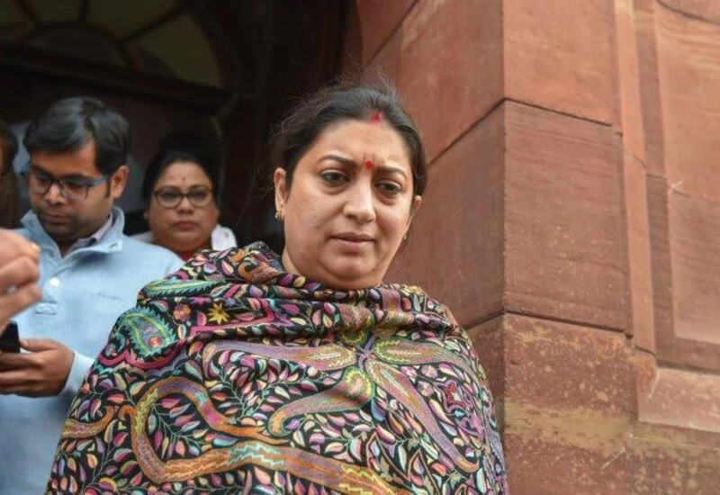 Shooter Vartika levels bribe charges against Smriti Irani; Cong asks her to resign