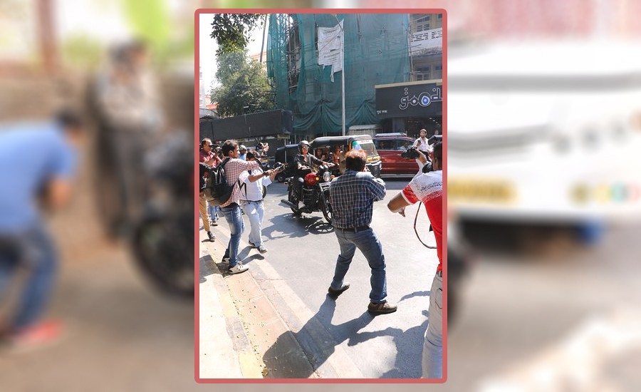 Sonakshi Ride Red Bike To Shoot With Kareena Kapoor