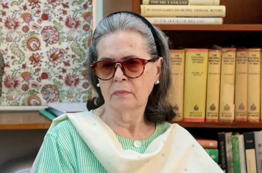 सोनिया गांधी की आत्मकथा: अपनों को खोने के दर्द ने राजनीति में लाया, जीवन के अनकहे पन्ने खुले