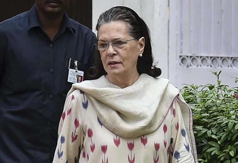 Sonia meets Shivakumar at Tihar jail ahead of his bail hearing