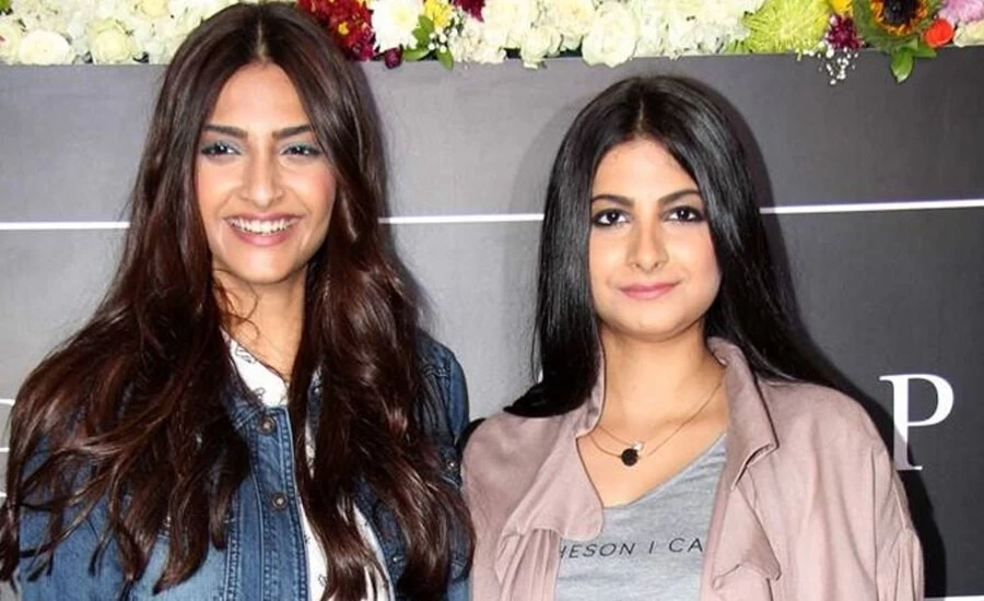 इस खास शख्स को देख रो पड़ीं सोनम कपूर की बहन Rhea Kapoor, वीडियो वायरल