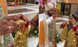 Viral bride groom seeing golgappa came down from stage on their wedding to taste