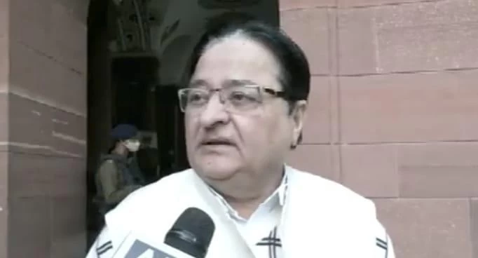 महिलाओं की फर्टिलिटी की उम्र 30 तक होती है, 16 की उम्र में अच्छे प्रस्ताव मिलते हैं: सपा सांसद