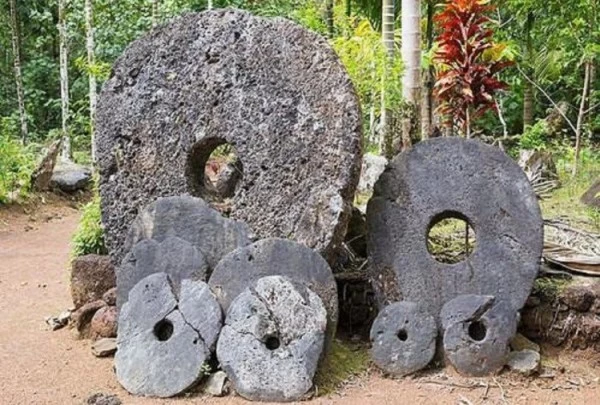 सदियों से चली आ रही है परंपरा यहाँ आज भी पत्थर के सिक्के चलते है