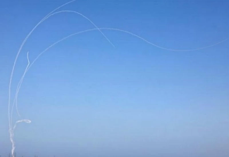 अमेरिकी सैन्य बेसों पर 12 से ज्यादा रॉकेट दागे, ट्रम्प ने बुलाई आपातकालीन बैठक 