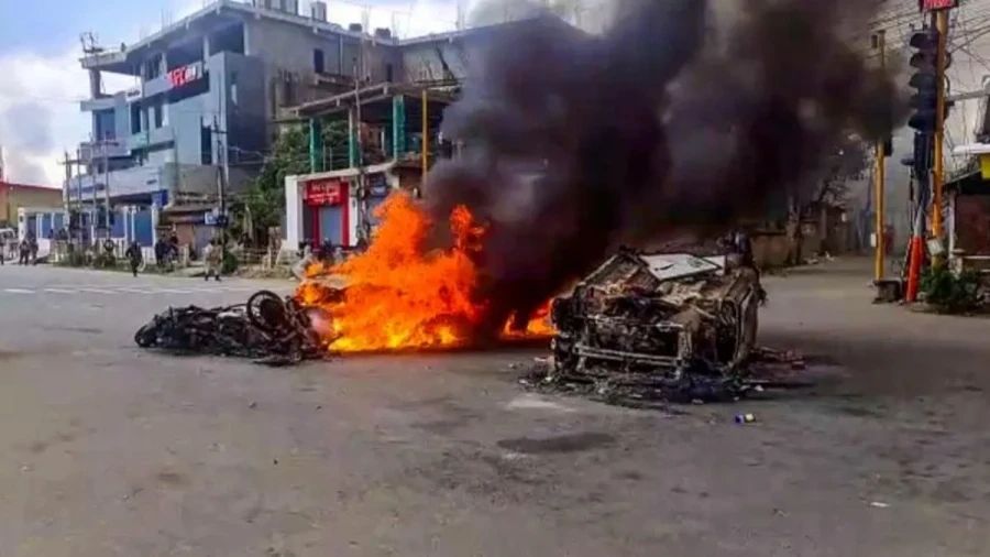 मणिपुर हिंसा: 6 नागा लोगों के शव मिलने से इंफाल में तनाव, पुलिस ने दागे आंसू गैस के गोले