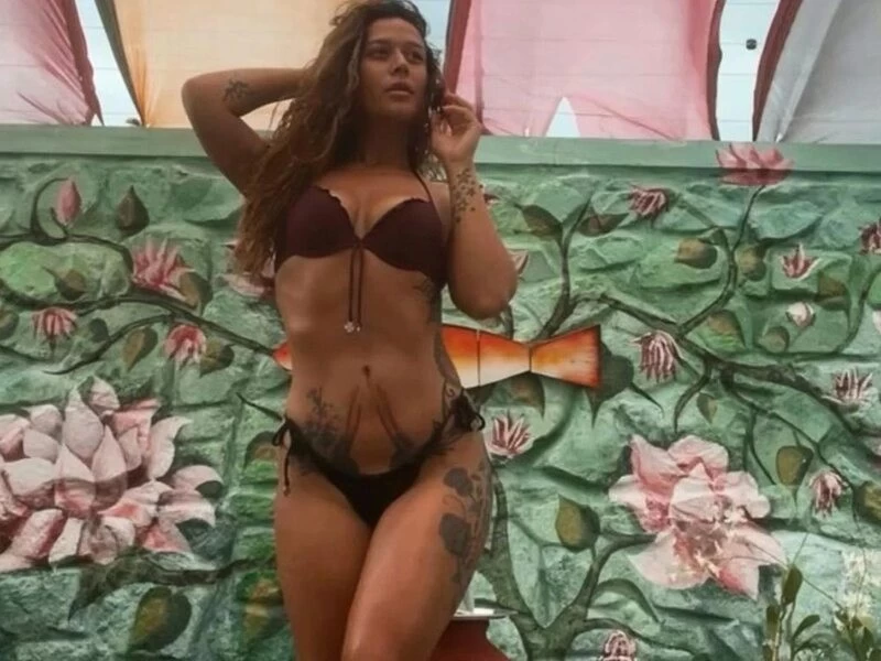 बिकिनी में साइकिलिंग करने निकलीं कृष्णा श्रॉफ, वायरल हुआ वीडियो