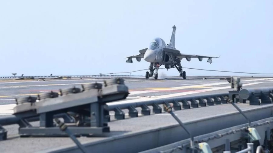 See the power of self-reliant India in the field of defense, Tejas did the first landing and take-off on INS Vikrant