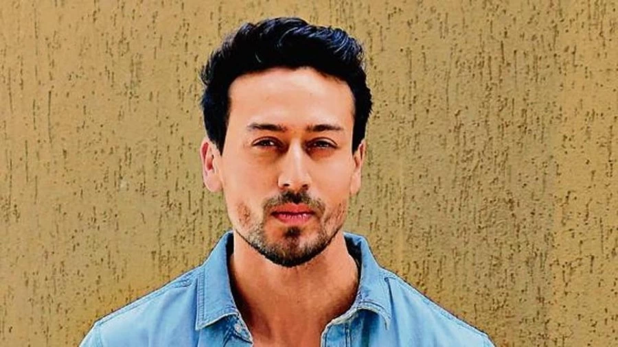 Tiger Shroff calls himself ‘gareebo ka Hrithik Roshan’, says he is facing his idol in his next film