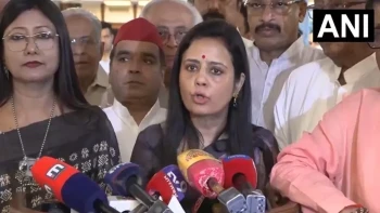 सर्वदलीय बैठक में हंगामा: बागी TMC सांसदों की मौजूदगी पर विपक्ष का वॉकआउट