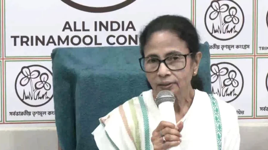 पश्चिम बंगाल चुनाव 2026: टीएमसी का घोषणापत्र जारी, लक्ष्मी भंडार और युवा भत्ते पर जोर