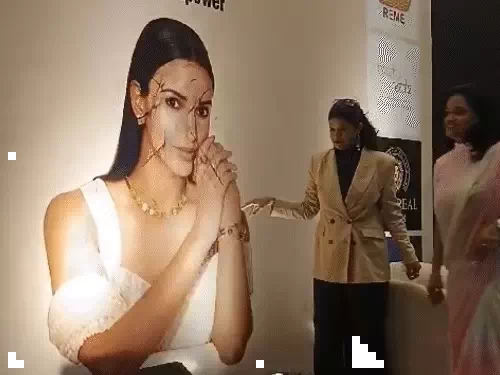 जयपुर में एक्ट्रेस तृप्ति के पोस्टर पर बिजनेसवुमन ने पोती कालिख, टॉक शो में नहीं पहुंची