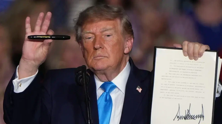 Trump Defers New Sanctions on Russia, Cites Peace Talks and Blames Zelensky for Fuel Market Crisis
