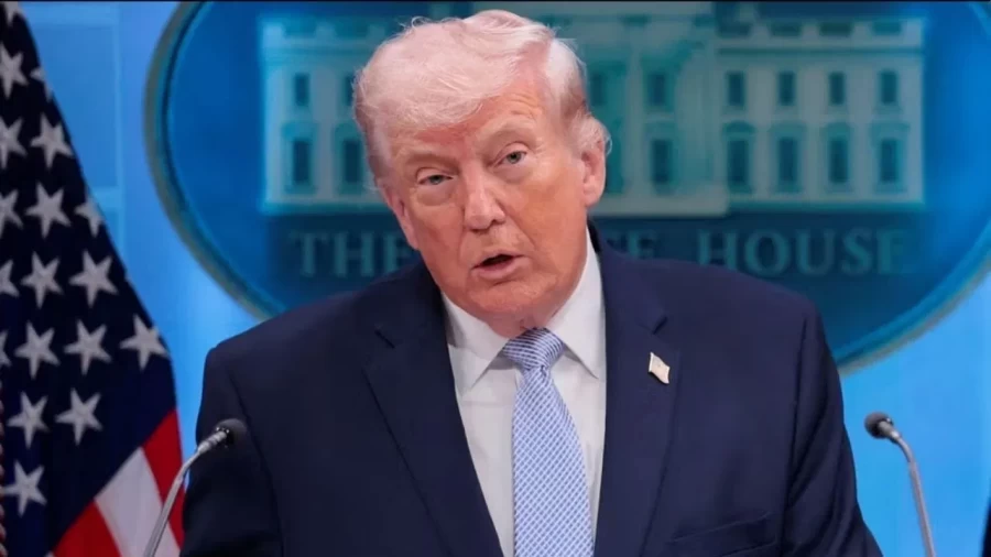 ईरान पर ट्रंप का बड़ा फैसला: हथियार देने वालों पर 50% टैरिफ, संवर्धन बंद